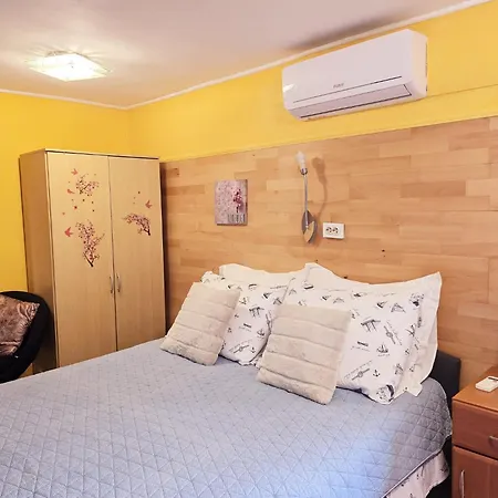 And Korzo Guest house *